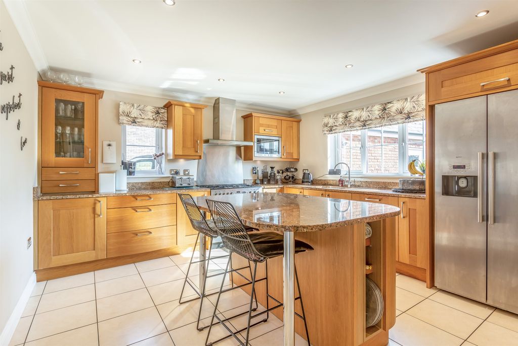 Property photo 2 of 25