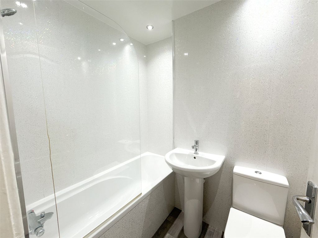 Property photo 3 of 25 Bathroom