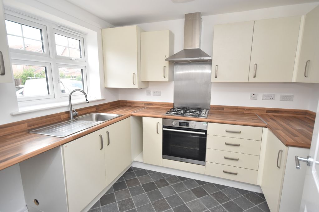 Property photo 2 of 8 Kitchen