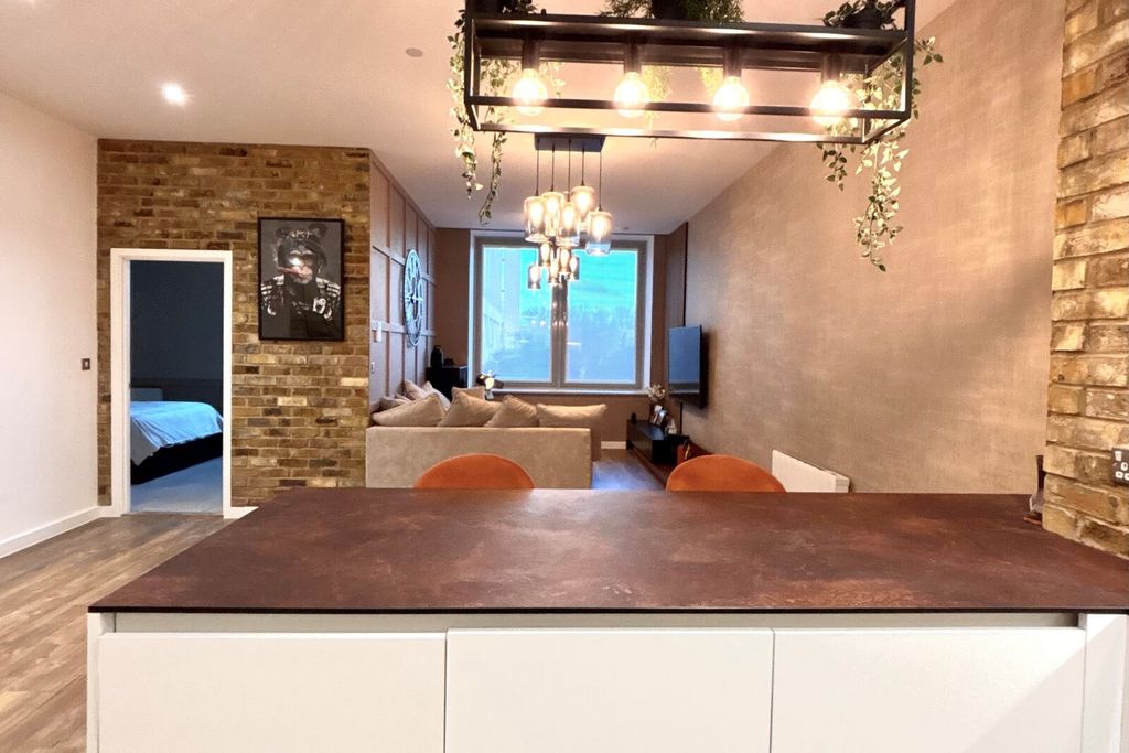 Property photo 1 of 10 Lounge View 1