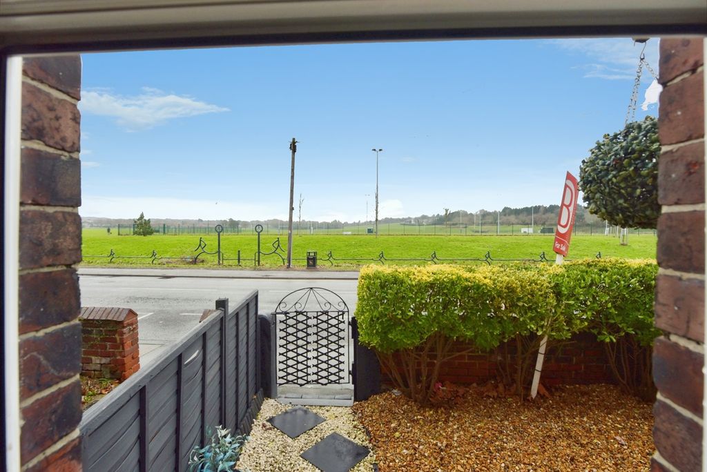 Property photo 2 of 18 Pbox-Img.Jpg