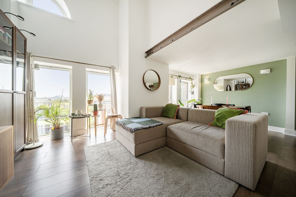 Property photo 1 of 18 1496553-18-6A633B74899F5