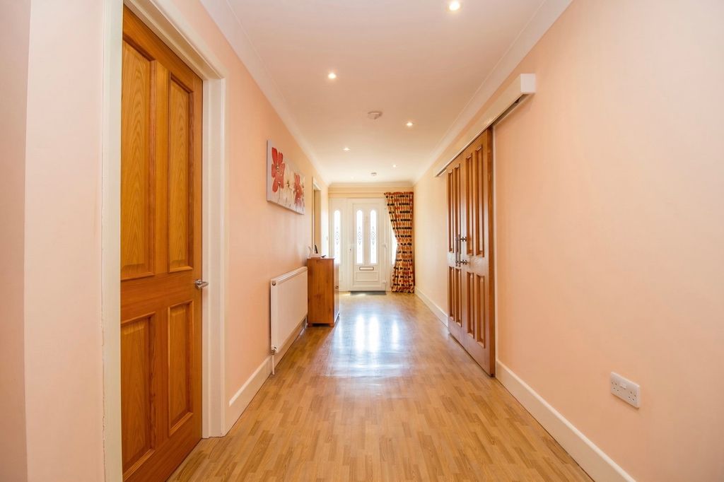 Property photo 3 of 26