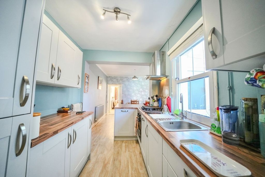 Property photo 2 of 23