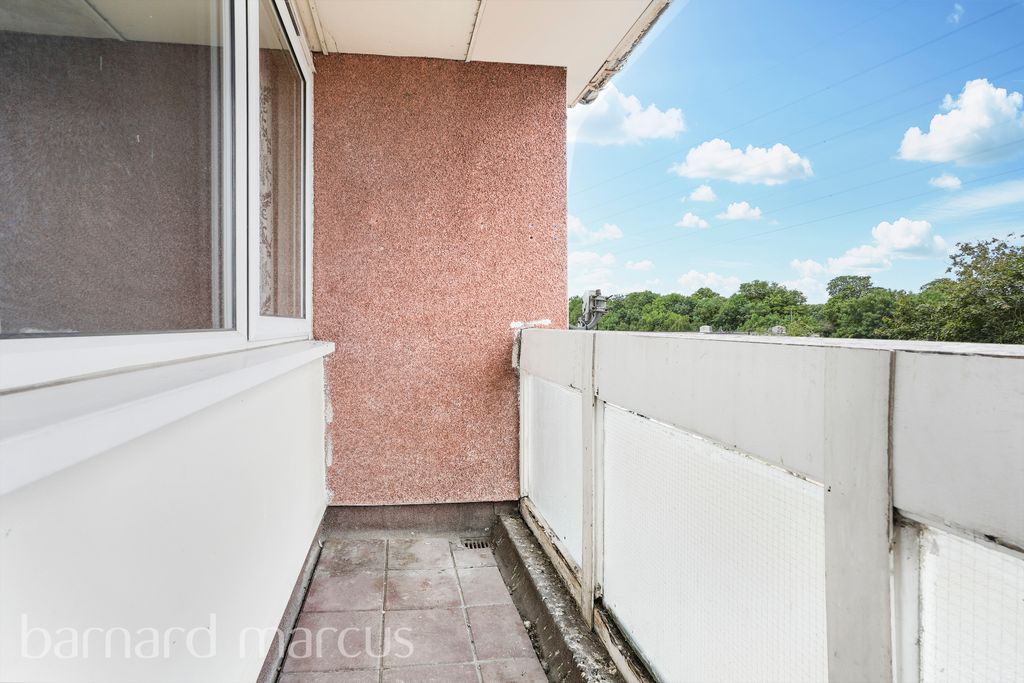 Property photo 3 of 9 Balcony