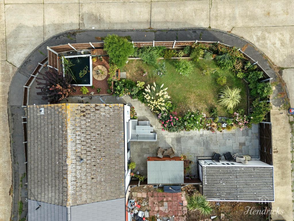 Property photo 2 of 31