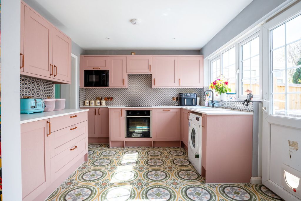 Property photo 2 of 42