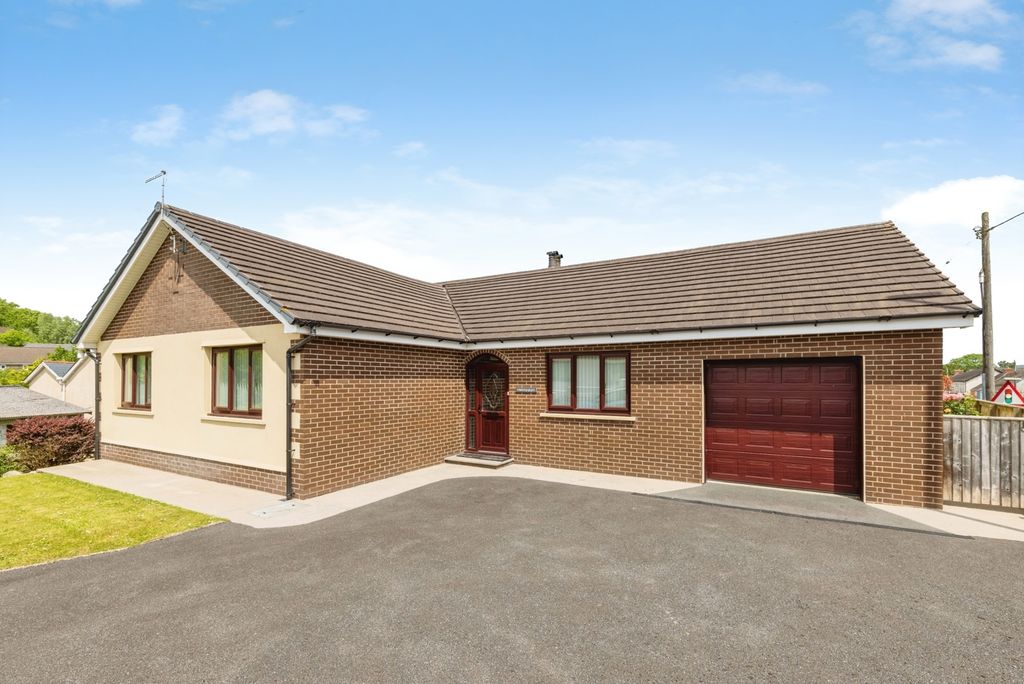 Property photo 2 of 38 Pbox-Img.Jpg