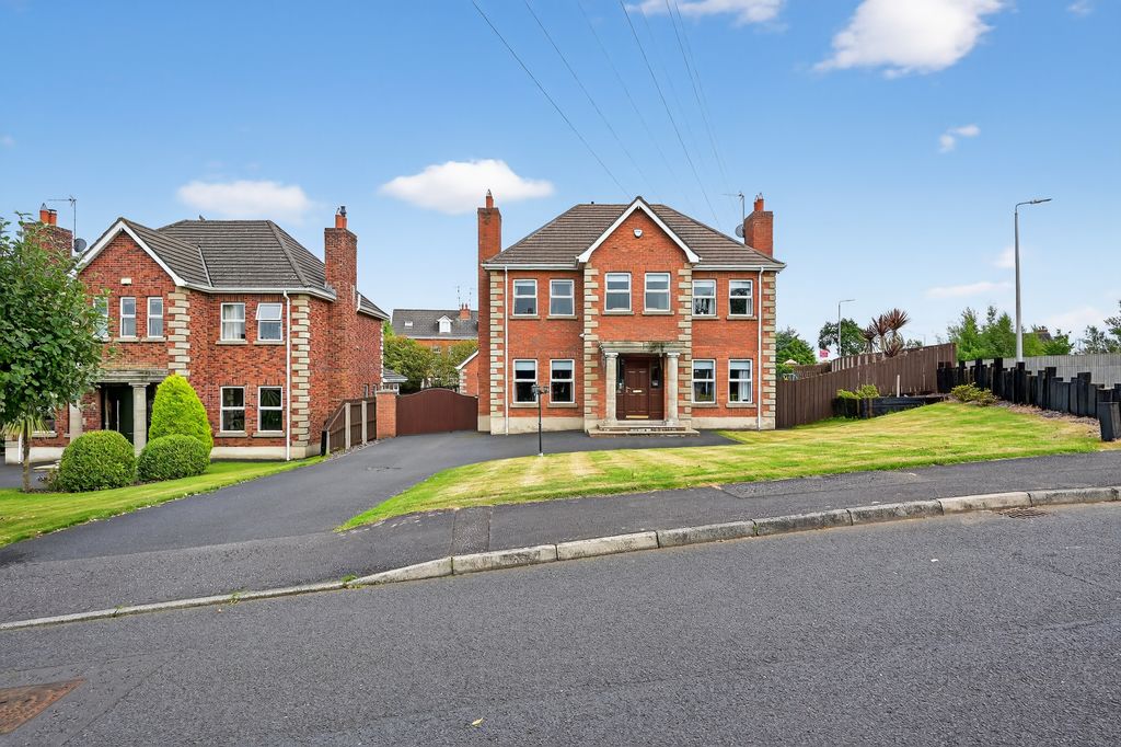 Property photo 1 of 32