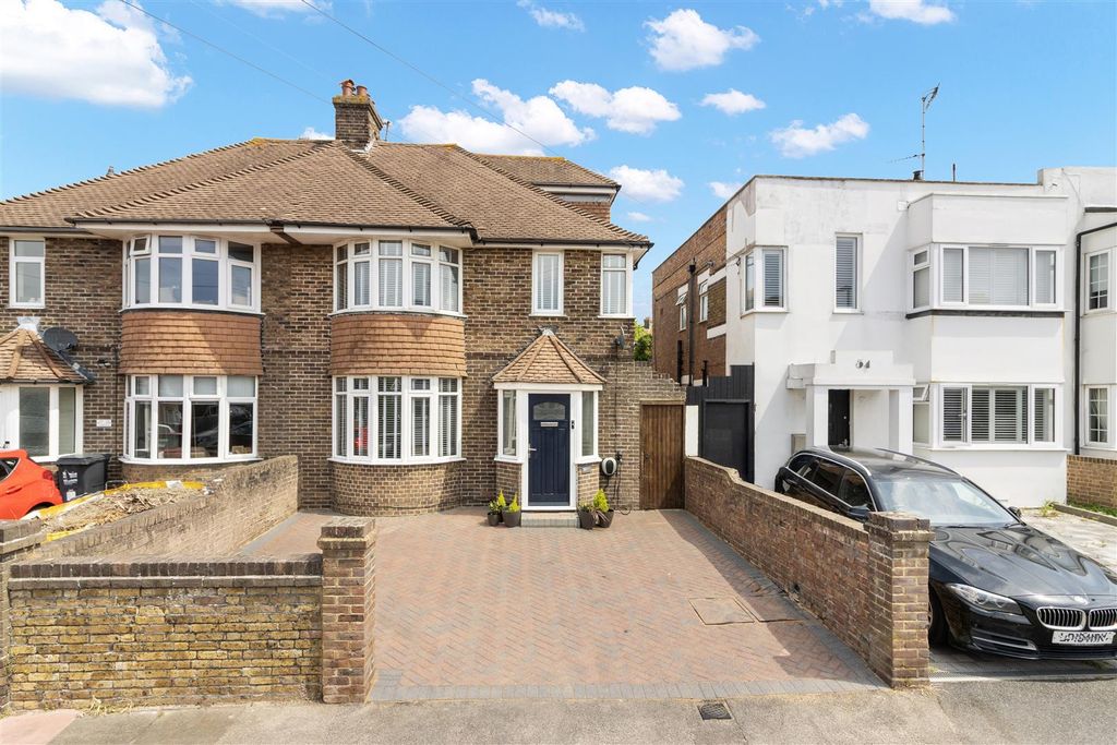 Property photo 2 of 17 A17A.Jpg