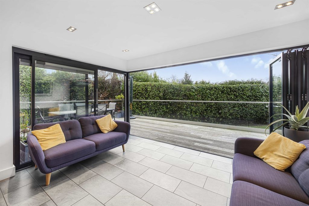 Property photo 3 of 23 Sitting Area
