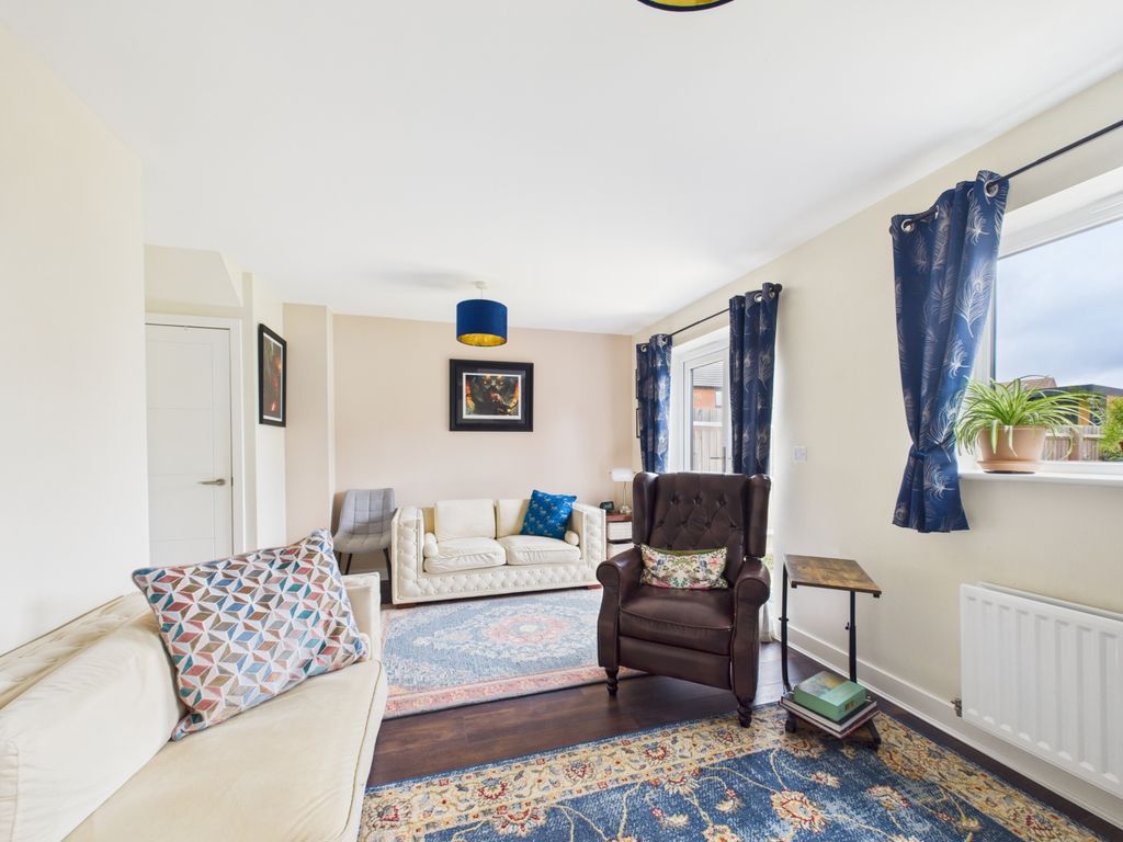 Property photo 3 of 20 Lounge