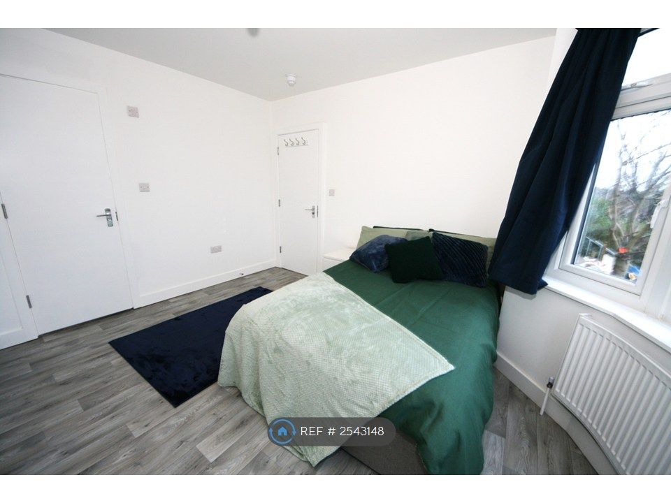 Property photo 2 of 12 750 Studio