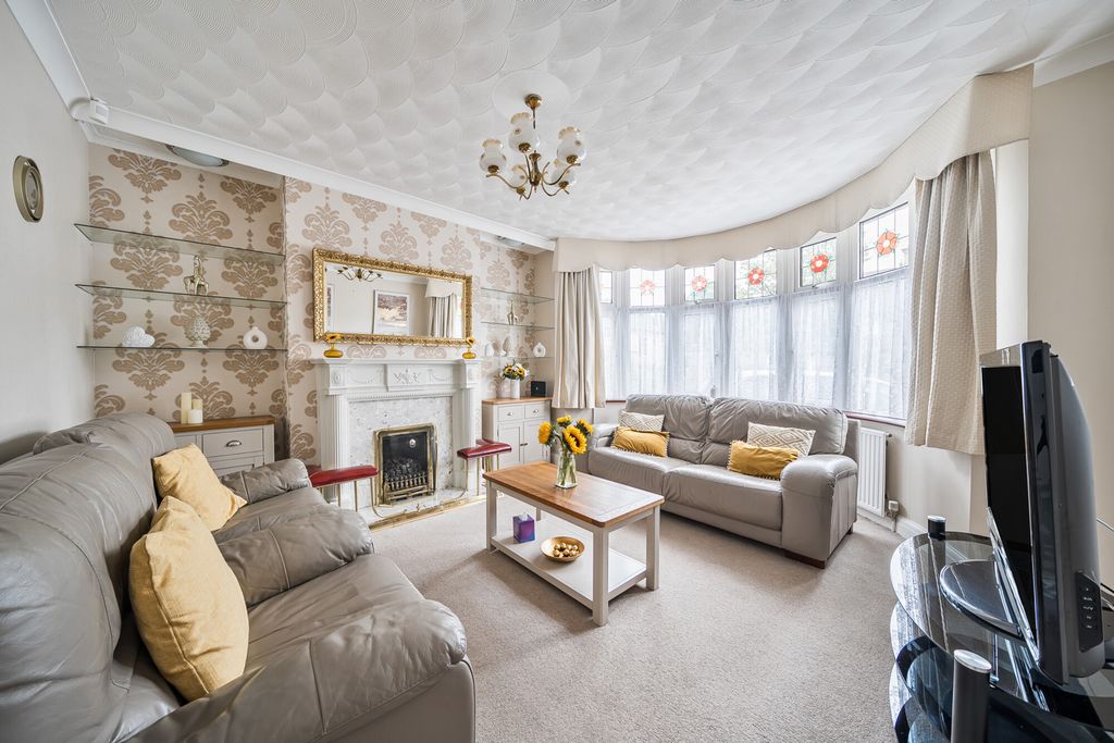 Property photo 3 of 35 1354764-1-68Ca951...