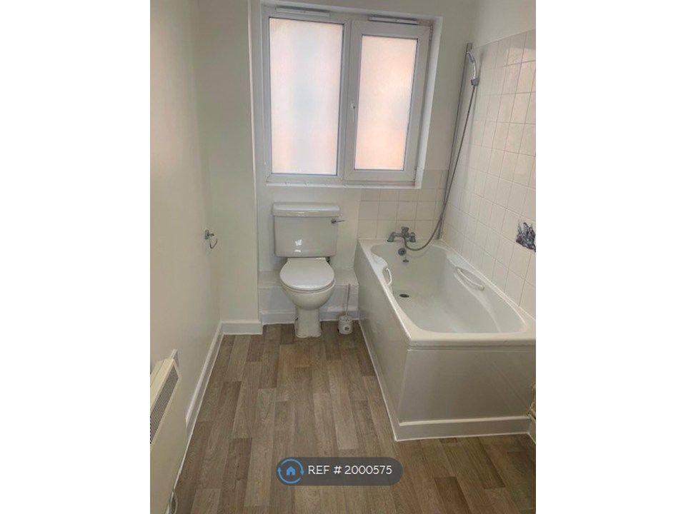 Property photo 3 of 7 Bathroom