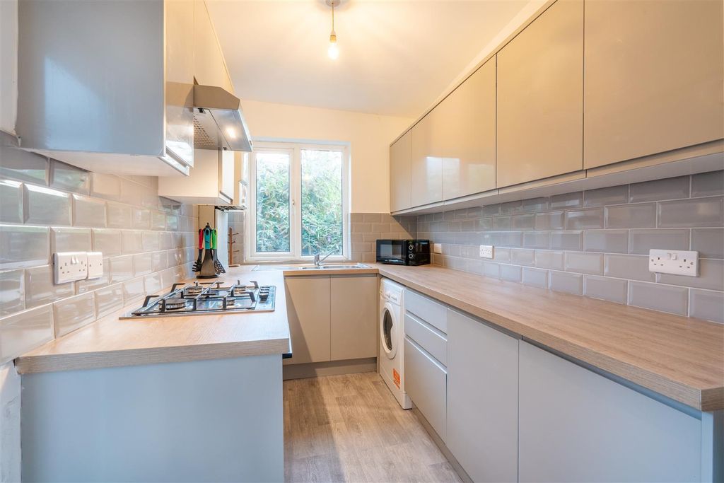 Property photo 3 of 9 Kitchen.Jpg