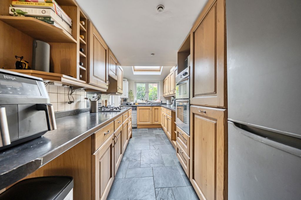 Property photo 3 of 12 Kitchen