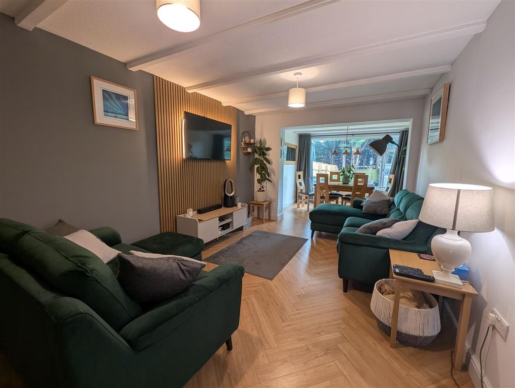 Property photo 2 of 12 Lounge
