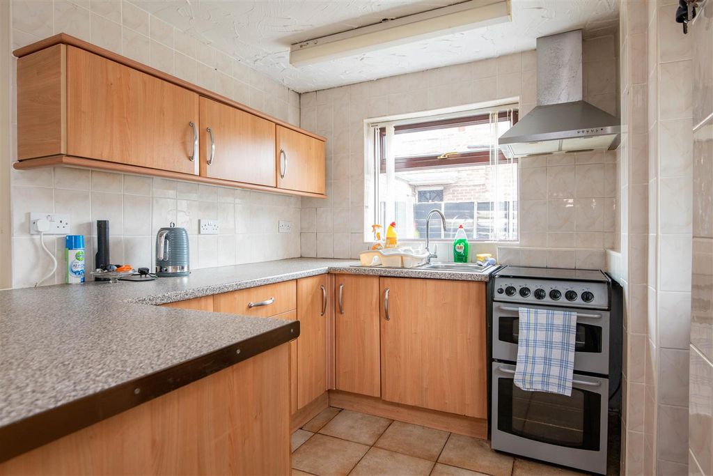 Property photo 3 of 16 Kitchen