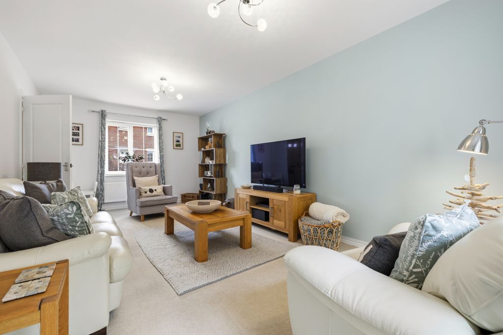 Property photo 3 of 32