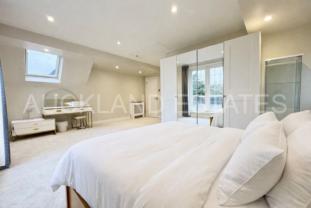 Additional image 24 of 5 bed detached house for saleFoxes Lane, Brookmans Park AL9