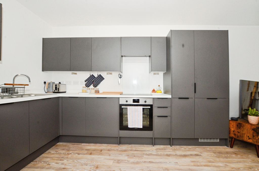 Property photo 3 of 16 Kitchen