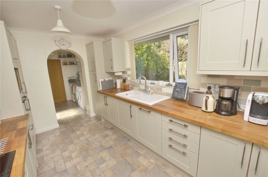 Property photo 3 of 28 Kitchen