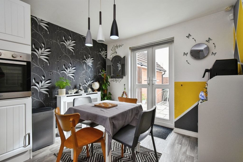 Property photo 2 of 17