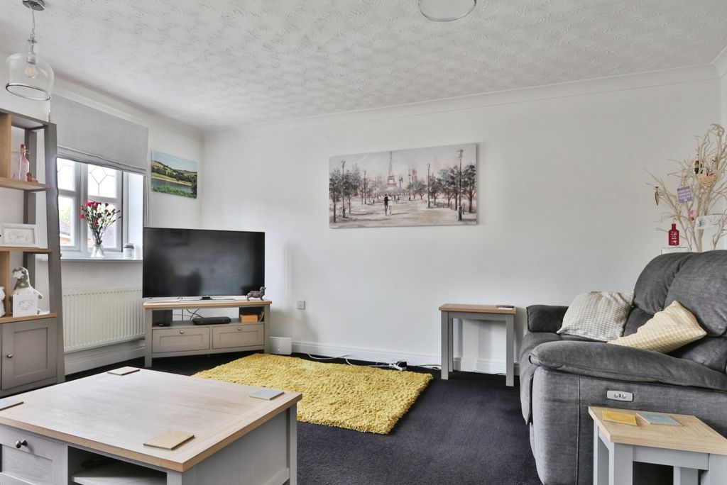 Property photo 2 of 18 4174904