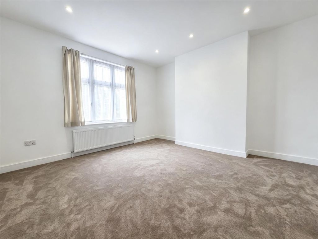 Property photo 3 of 23 0Fa46Aae-83Ae-4727-9182-F6392Ef58883.Png