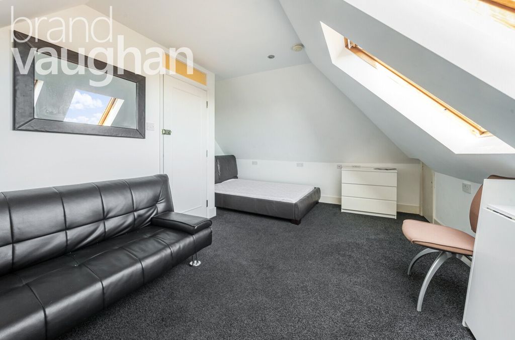 Property photo 2 of 13 Studio Room