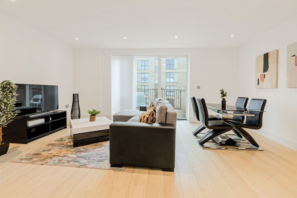 Property photo 1 of 15 Living Room