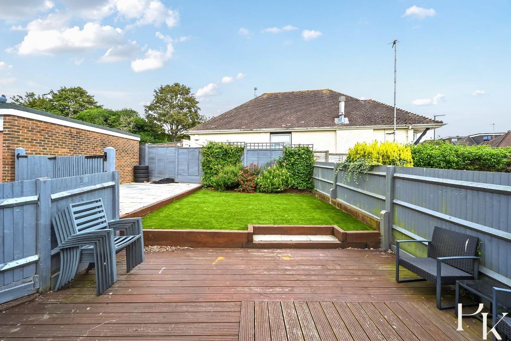 Property photo 2 of 23 44-Overhill-Southwick-Bn42 (19).Jpg