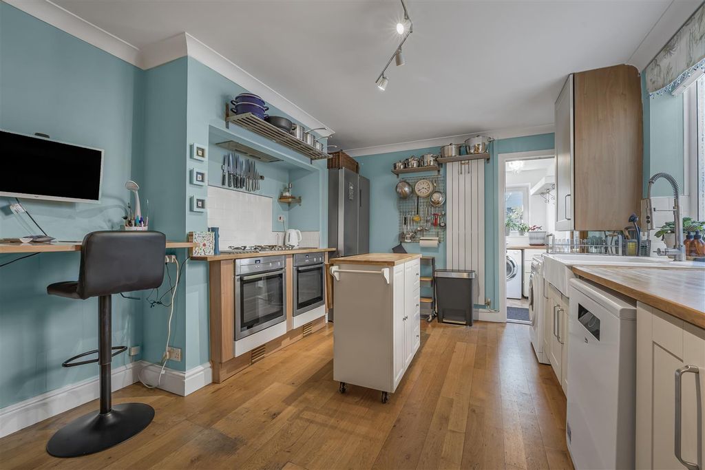 Property photo 3 of 23 06-A7409363.Jpg