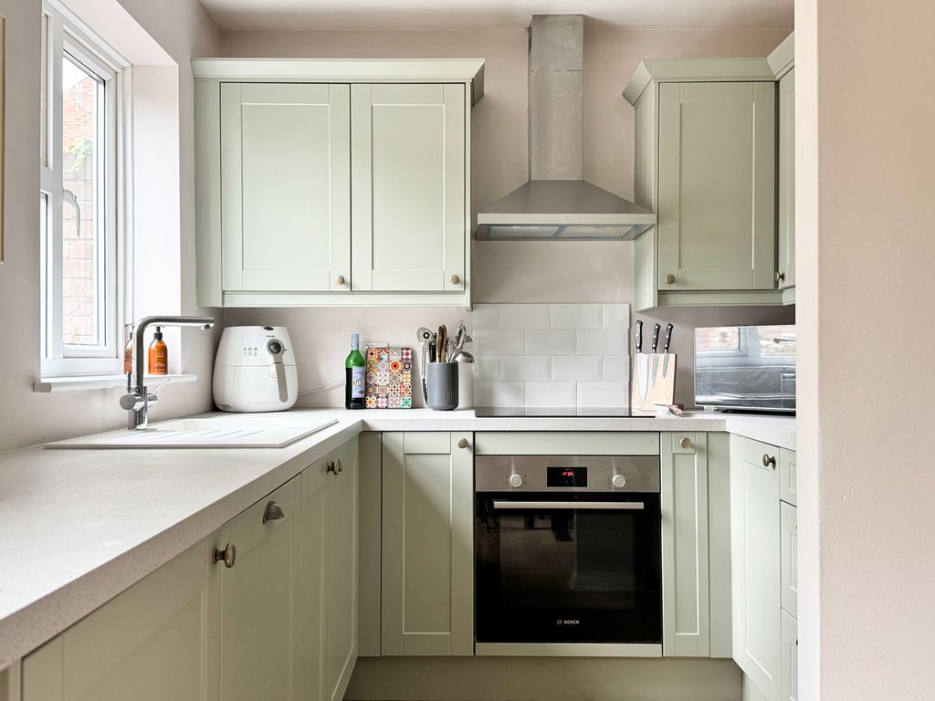 Property photo 1 of 19 Stanley Gardens, Tring