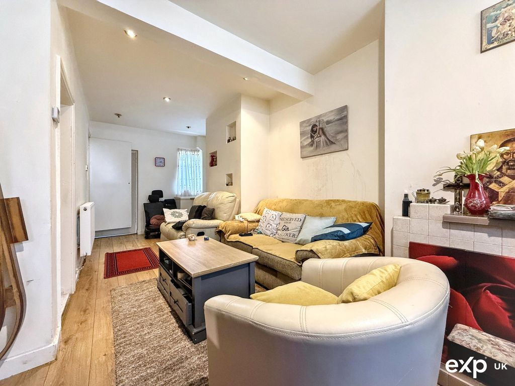 Property photo 3 of 11