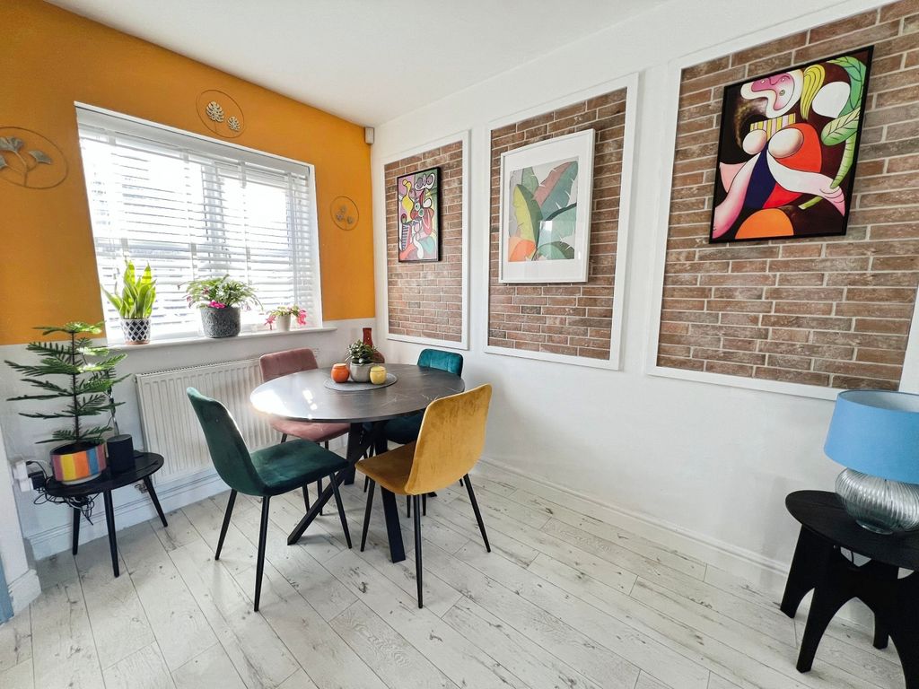 Property photo 3 of 17 Img_4502