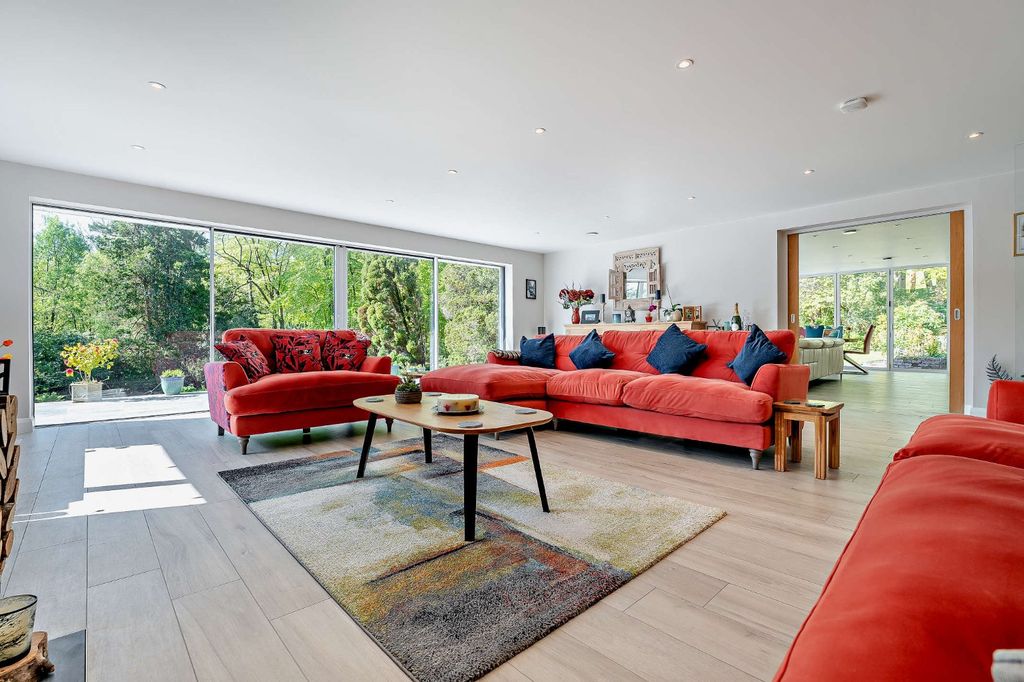Property photo 3 of 40 Sitting Room