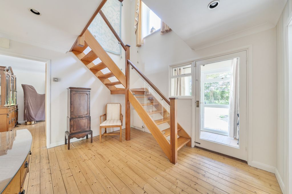 Property photo 3 of 11
