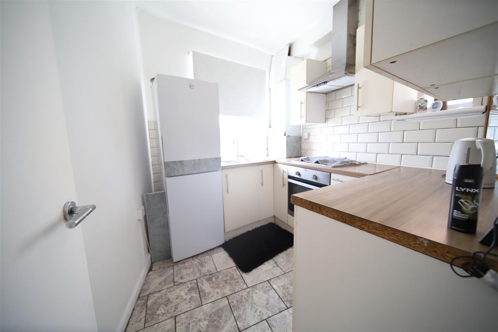 Property photo 3 of 9 Kitchen.Jpg