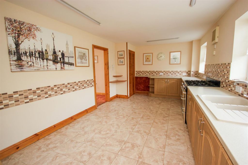Property photo 2 of 13 Kitchen 2.Jpg