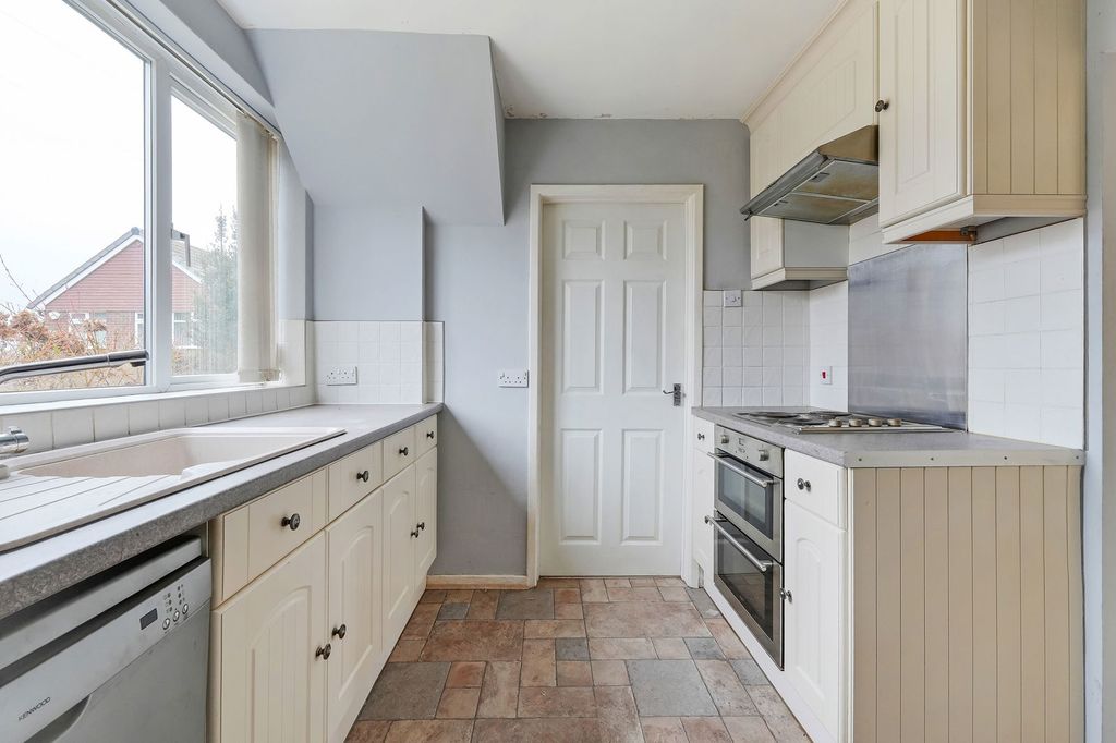 Property photo 2 of 25