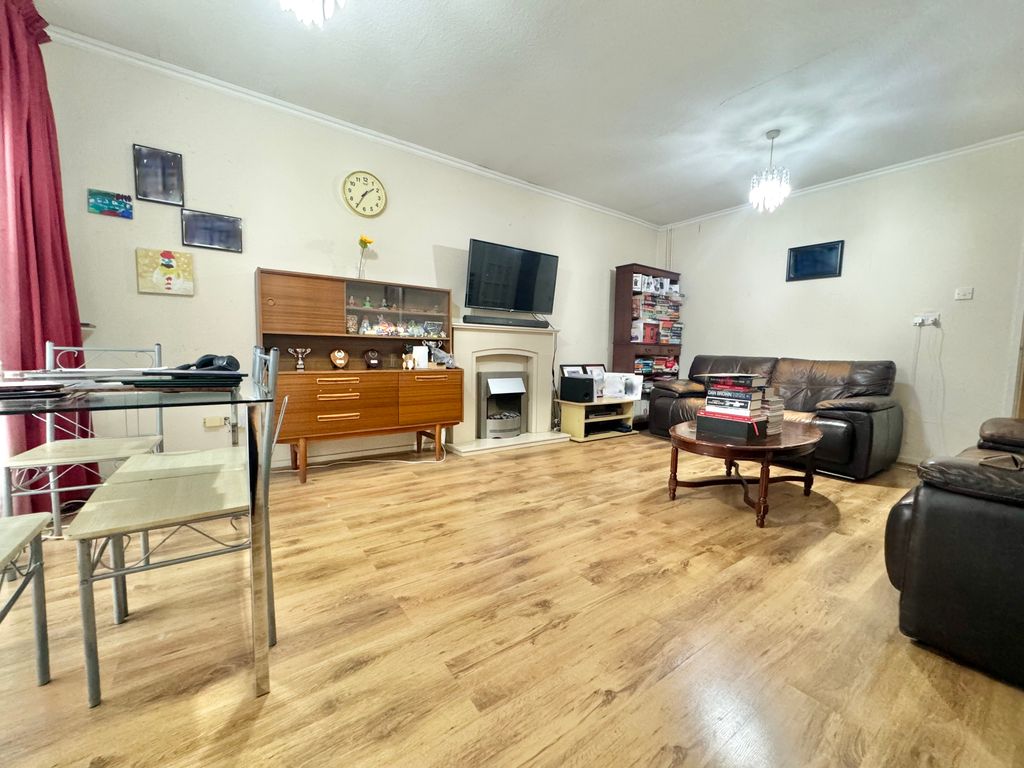 Property photo 2 of 13 2