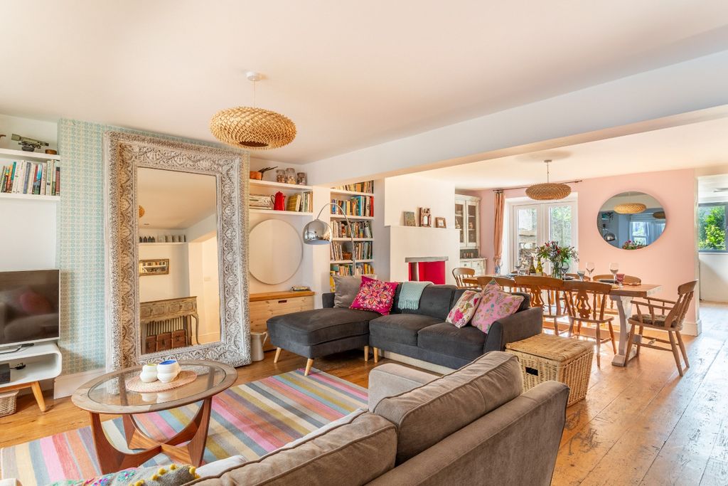 Property photo 2 of 20 5077262