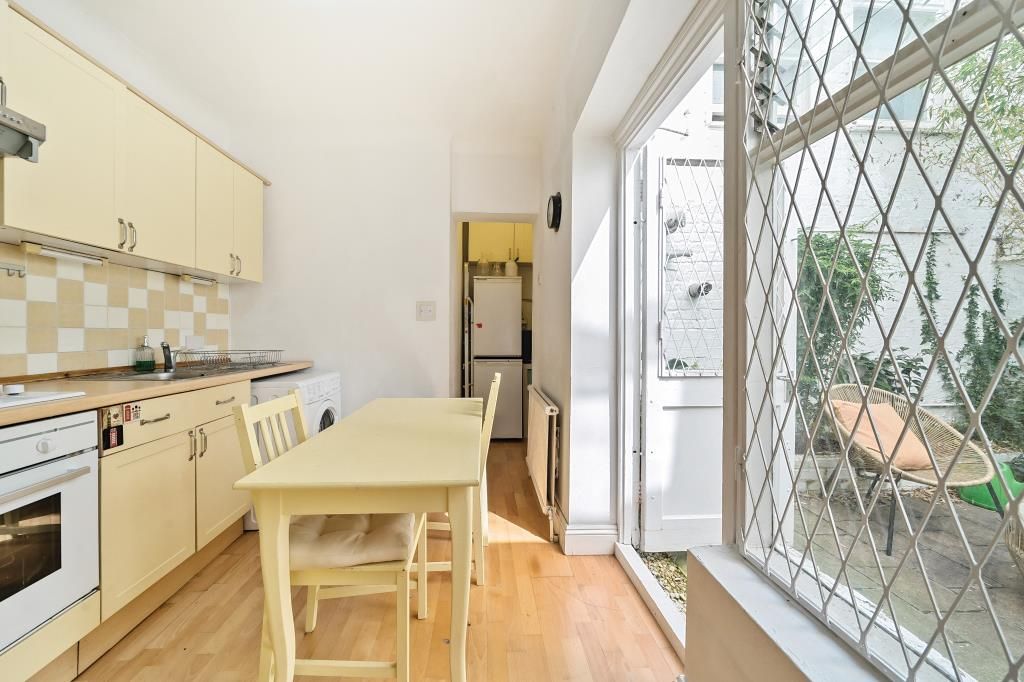 Property photo 2 of 11 Kitchen