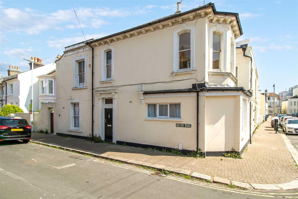 Property photo 1 of 10 Brunswick-01.Jpg