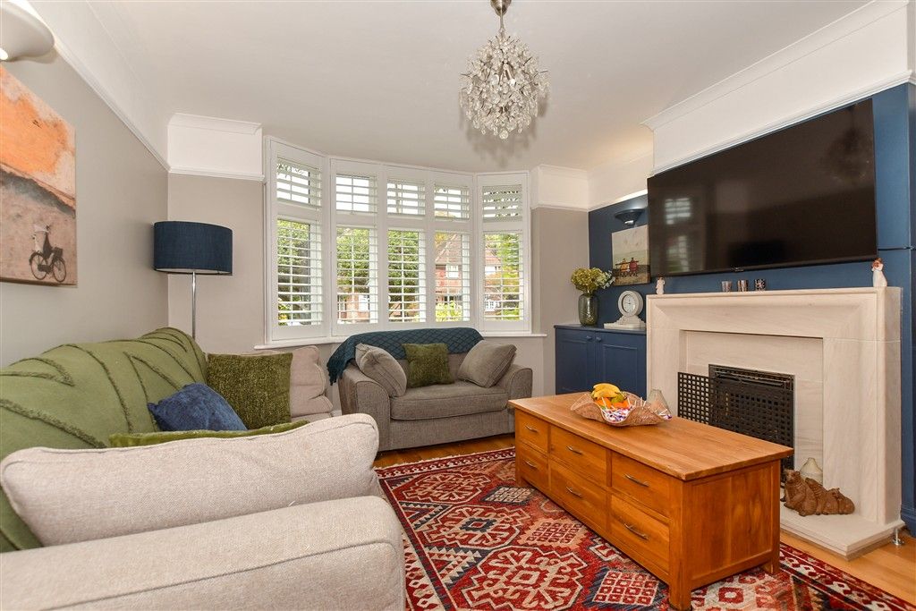 Property photo 3 of 20 Lounge