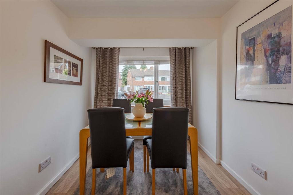 Property photo 3 of 13 9 Chantry Heath - By Charliegeaterphotography 7192