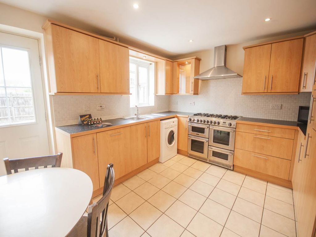 Property photo 2 of 7 Kitchen