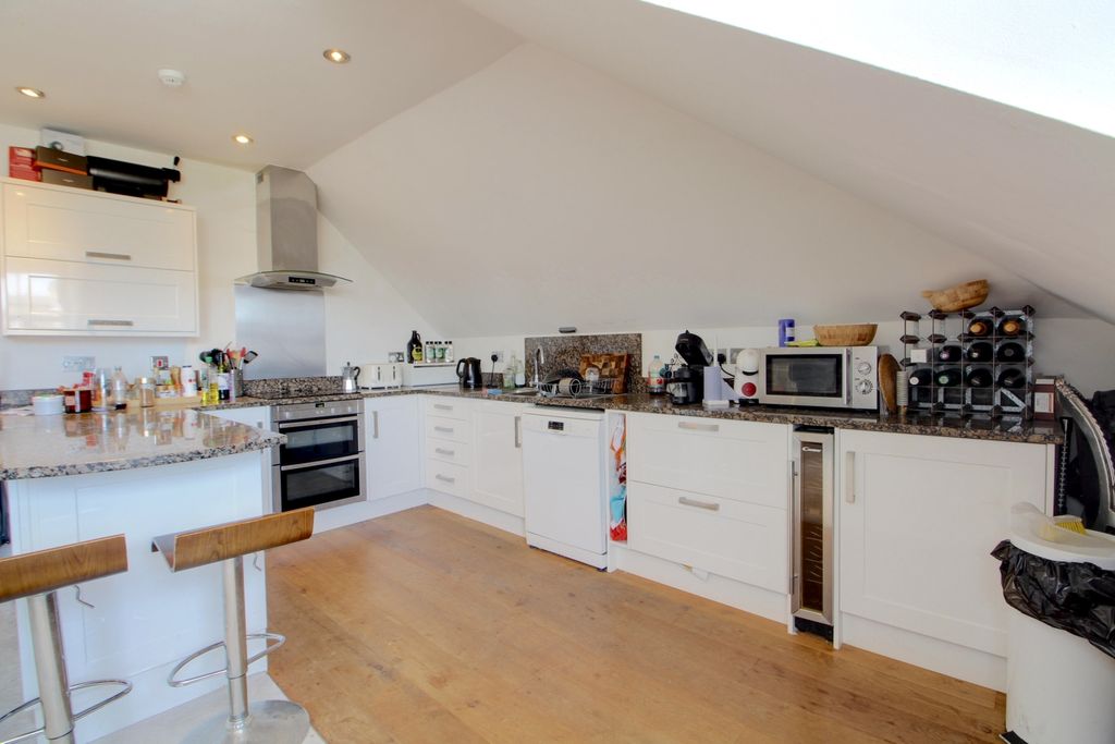 Property photo 2 of 10 Kitchen